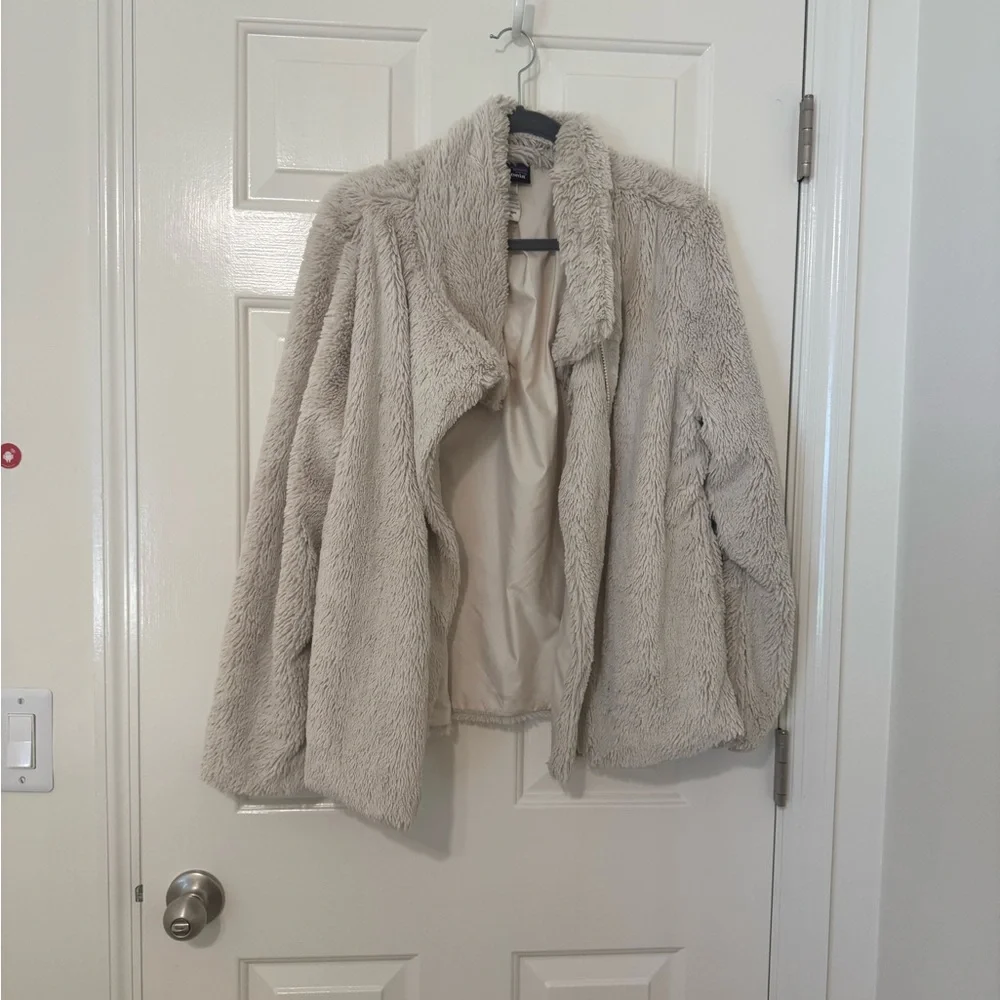 Patagonia Women's Pelage Faux Fur Jacket- oat - Picture 2 of 12